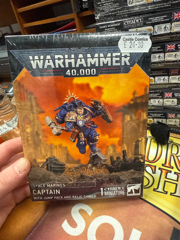 Warhammer 40,000 Space Marines CAPTAIN with jumppack and relic shield